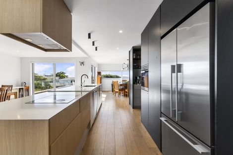 Photo of property in 24 Beach Road, Castor Bay, Auckland, 0620