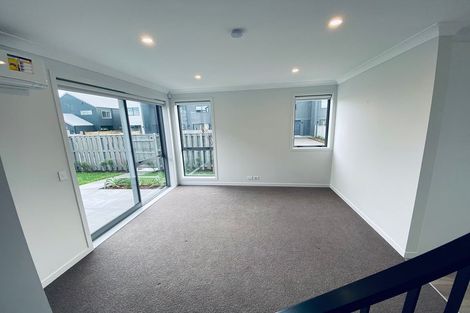 Photo of property in 10 Rauriki Lane, Rosehill, Papakura, 2113