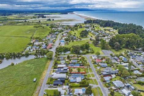 Photo of property in 29 Reserve Road, Waikuku Beach, 7473