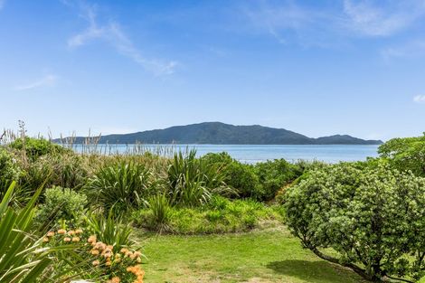 Photo of property in 71 Field Way, Waikanae Beach, Waikanae, 5036
