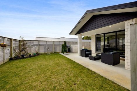Photo of property in 6 Frederick Place, Whalers Gate, New Plymouth, 4310