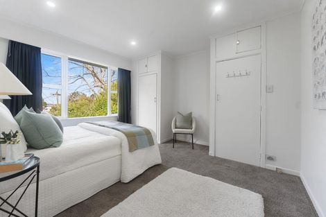 Photo of property in 16 Forrest Hill Road, Forrest Hill, Auckland, 0620