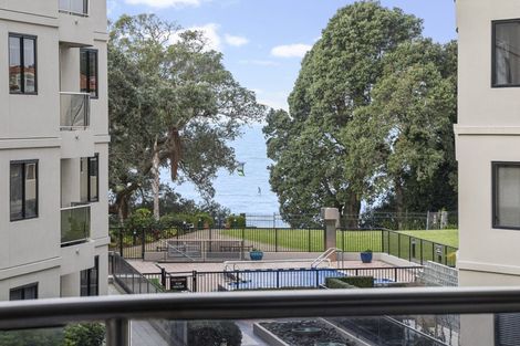 Photo of property in 1a/171 Hurstmere Road, Takapuna, Auckland, 0622