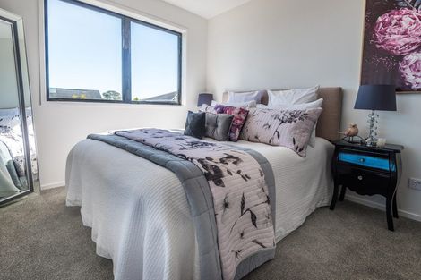 Photo of property in 19f Bradbury Road, Botany Downs, Auckland, 2010