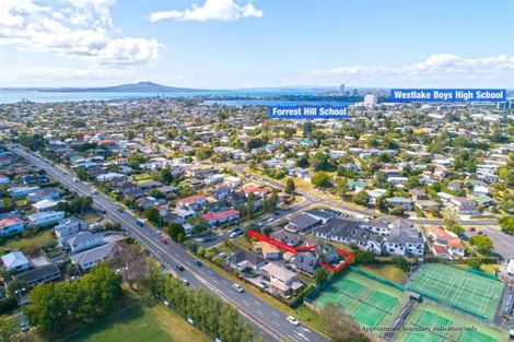 Photo of property in 2/2 Becroft Drive, Forrest Hill, Auckland, 0620