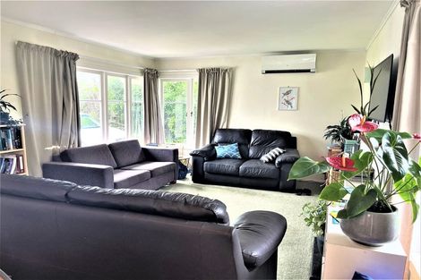 Photo of property in 27 Kervil Avenue, Te Atatu Peninsula, Auckland, 0610