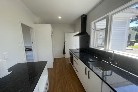 Photo of property in 41 Lucknow Terrace, Khandallah, Wellington, 6035