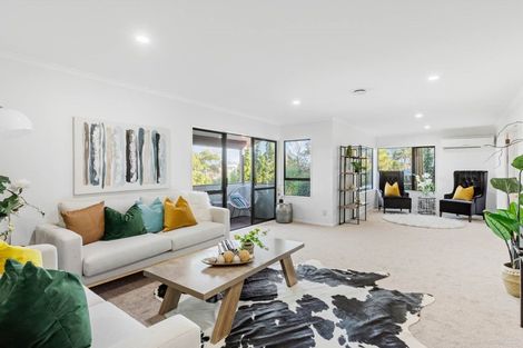 Photo of property in 2/9 Stoneleigh Court, Sunnynook, Auckland, 0632