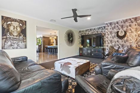 Photo of property in 10 Cooke Farm Grove, Waiwhakaiho, New Plymouth, 4312