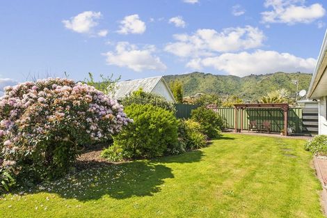 Photo of property in 50b Rewarewa Crescent, Waikanae, 5036