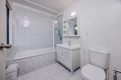 Photo of property in 18 Pitt Avenue, Clendon Park, Auckland, 2103