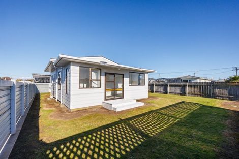 Photo of property in 1 Warren Street, Foxton Beach, Foxton, 4815