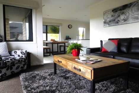 Photo of property in 8 Isobel Hodgson Drive, Cambridge, 3434