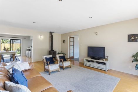 Photo of property in 2 Towra Place, Botany Downs, Auckland, 2010