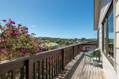 Photo of property in 1/8 Camilla Grove, Totara Vale, Auckland, 0629