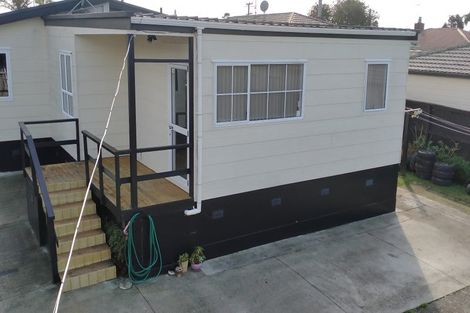 Photo of property in 66 Golf Road, New Lynn, Auckland, 0600