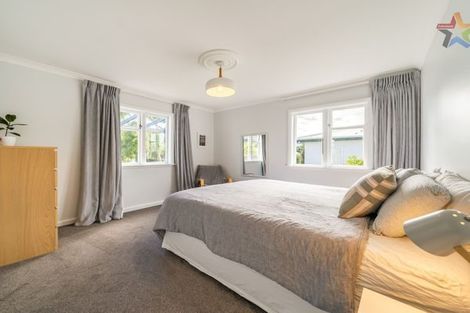 Photo of property in 206a Miromiro Road, Normandale, Lower Hutt, 5010