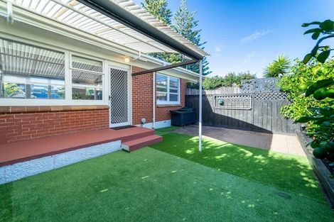 Photo of property in 2/14 Waterloo Road, Milford, Auckland, 0620