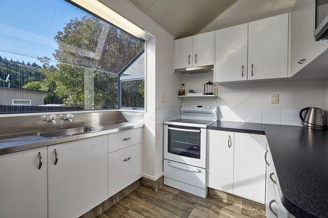 Photo of property in 17 Kotare Place, South Bay, Kaikoura, 7300