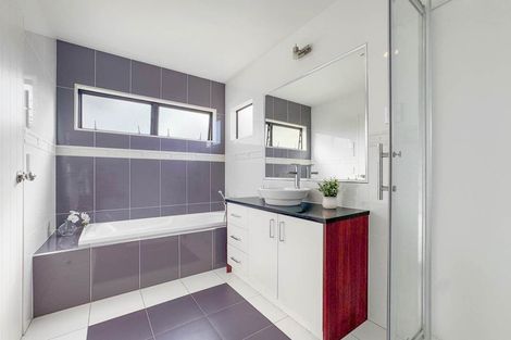 Photo of property in 28 Malahide Drive, Flat Bush, Auckland, 2019