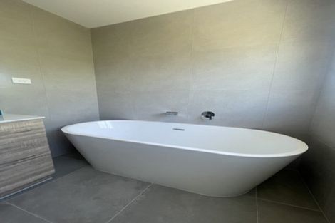 Photo of property in 28a Larne Avenue, Pakuranga Heights, Auckland, 2010