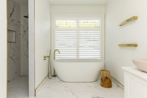 Photo of property in 13 Lochinvar Lane, Acacia Bay, Taupo, 3385