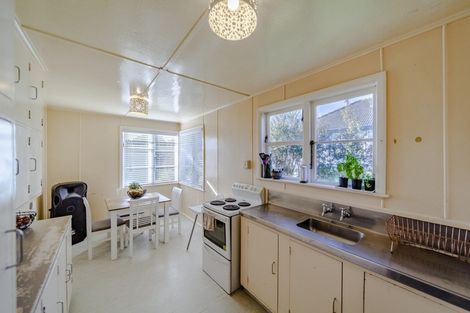 Photo of property in 2 Freyberg Terrace, Waipukurau, 4200