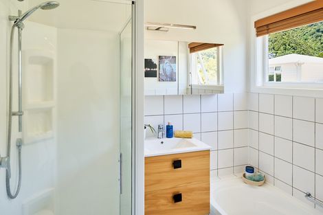 Photo of property in 25 Marine Parade, Eastbourne, Lower Hutt, 5013