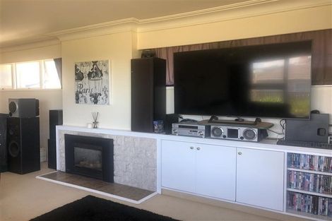 Photo of property in 95 Ocean View Road, Hillcrest, Auckland, 0627