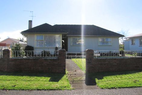 Photo of property in 5 Mickle Street, Te Atatu South, Auckland, 0610