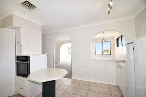 Photo of property in 24 Domain Crescent, Muriwai, Waimauku, 0881