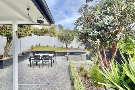 Photo of property in 42 Ravenstone Place, Chatswood, Auckland, 0626