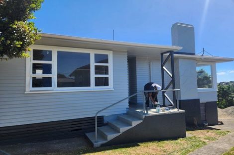 Photo of property in 13 Adventure Street, Marfell, New Plymouth, 4310