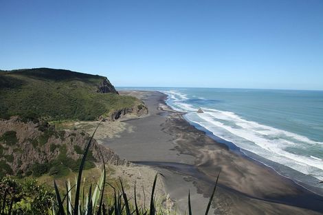 Photo of property in 126 Lone Kauri Road, Karekare, Auckland, 0772