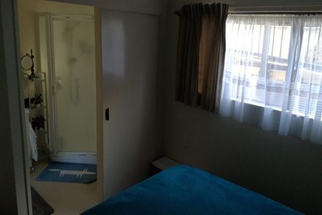 Photo of property in 20 Van Dyke Place, West Harbour, Auckland, 0618