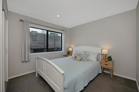Photo of property in 42 Domett Street, Newlands, Wellington, 6037