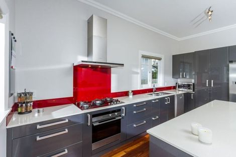Photo of property in 22 Onewa Road, Northcote Point, Auckland, 0627