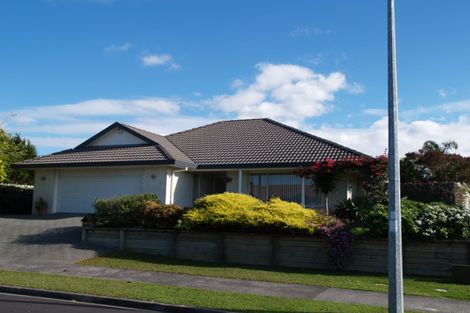 Photo of property in 2/12 Yarlside Place, Northpark, Auckland, 2013