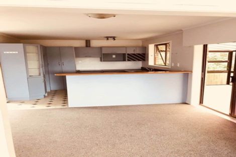 Photo of property in 76 Weatherly Road, Torbay, Auckland, 0630