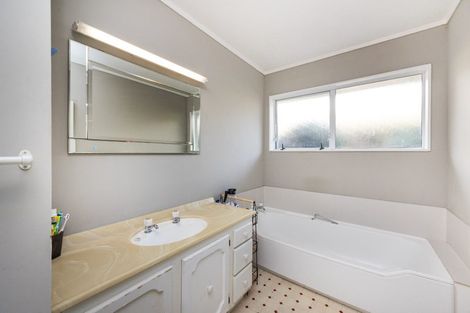 Photo of property in 6 Truscott Grove, Awapuni, Palmerston North, 4412