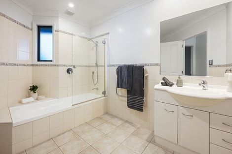 Photo of property in 2 Stonebridge Road, Temple View, Hamilton, 3289