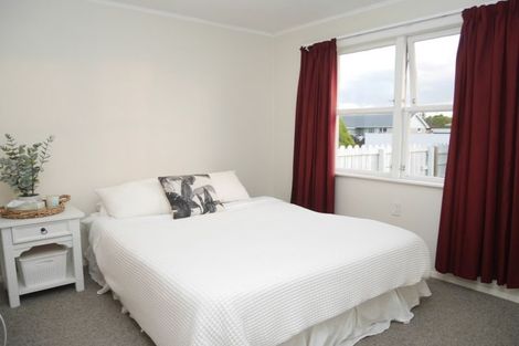 Photo of property in 21 Mazengarb Road, Paraparaumu Beach, Paraparaumu, 5032