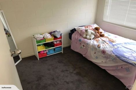 Photo of property in 3/6 Craigbank Avenue, New Lynn, Auckland, 0600