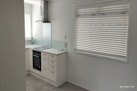 Photo of property in 1/1 Tomintoul Place, Highland Park, Auckland, 2010