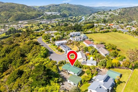 Photo of property in 22 Whitechapel Grove, Stokes Valley, Lower Hutt, 5019