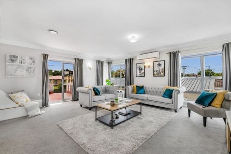 Photo of property in 2/10 Liverpool Street, Papakura, 2110