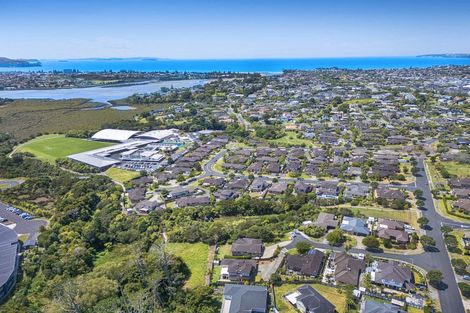 Photo of property in 7 Kingtide Place, Red Beach, 0932