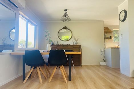 Photo of property in 8 Limmer Place, Browns Bay, Auckland, 0632