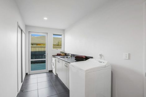 Photo of property in 76 Willowview Drive, Redwood, Christchurch, 8051