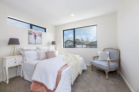 Photo of property in 12 September Place, Forrest Hill, Auckland, 0620